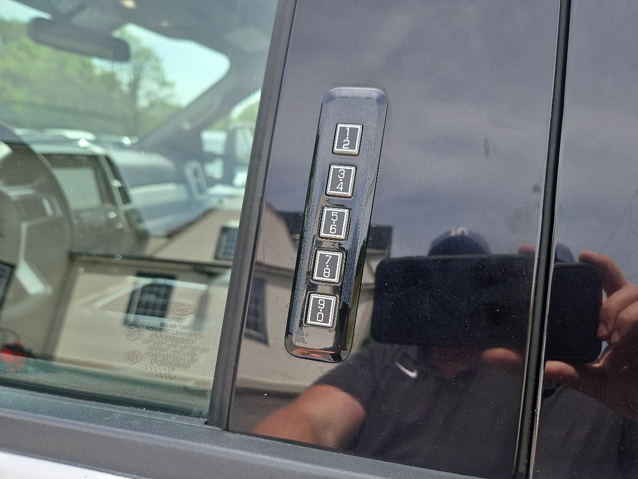 Ford Super Duty F-250 SRW Lariat 4WD Crew Cab 6.75' Box 2019