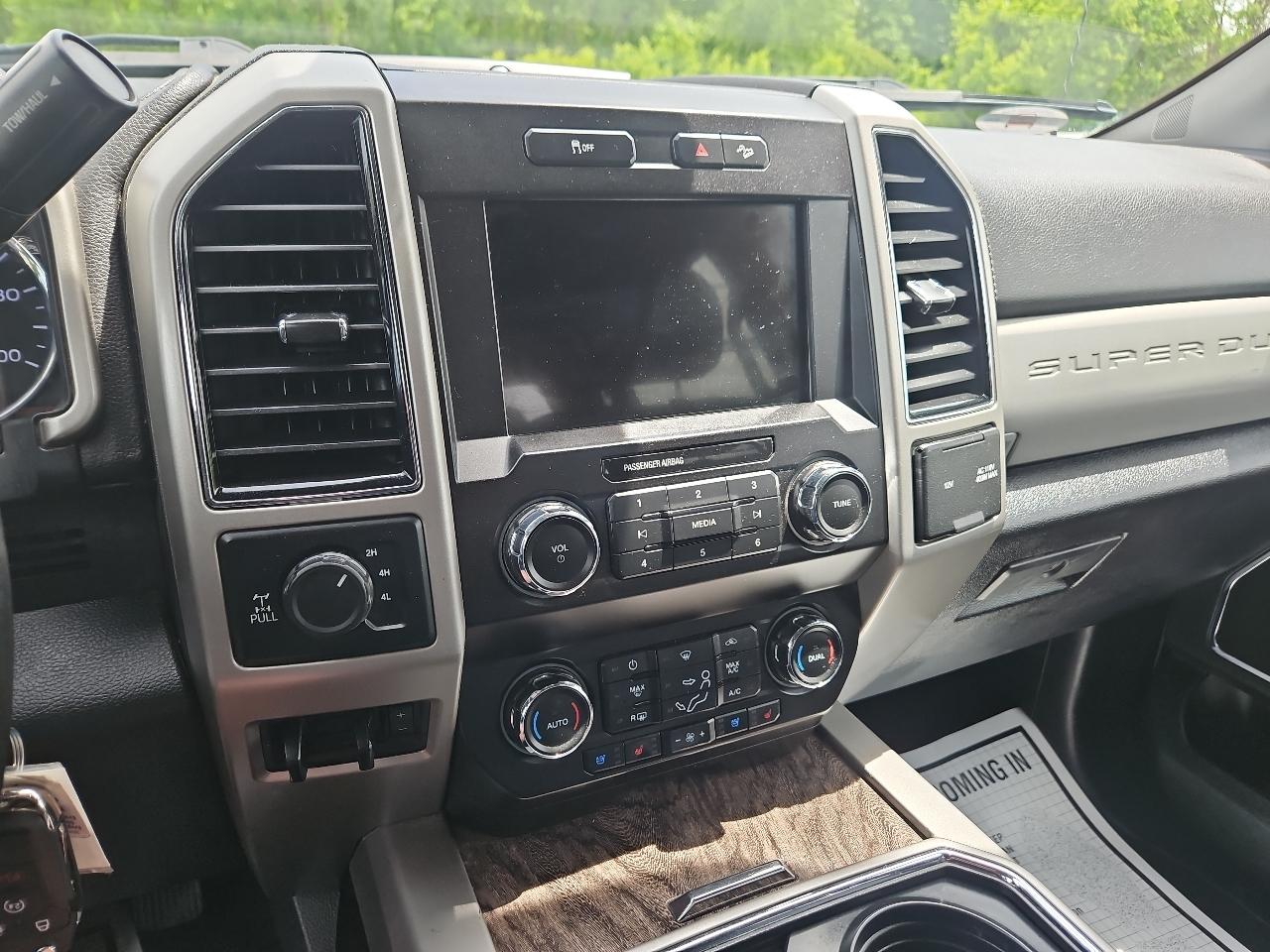 Ford Super Duty F-250 SRW Lariat 4WD Crew Cab 6.75' Box 2019