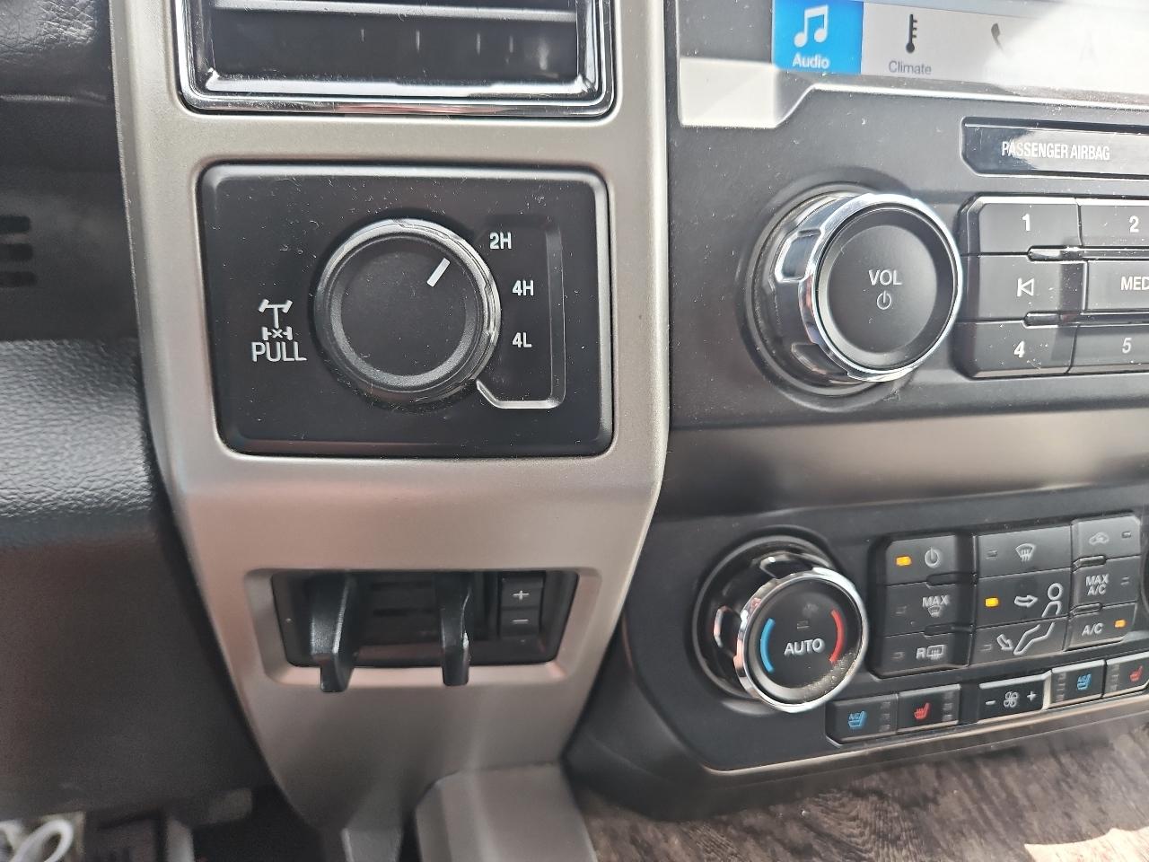 Ford Super Duty F-250 SRW Lariat 4WD Crew Cab 6.75' Box 2019