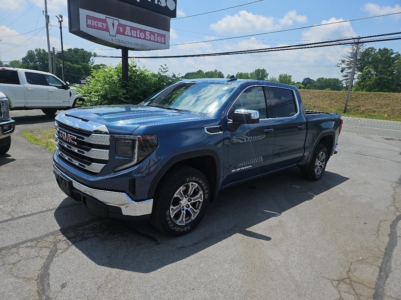 GMC Sierra 1500 4WD Crew Cab 147" SLE 2024