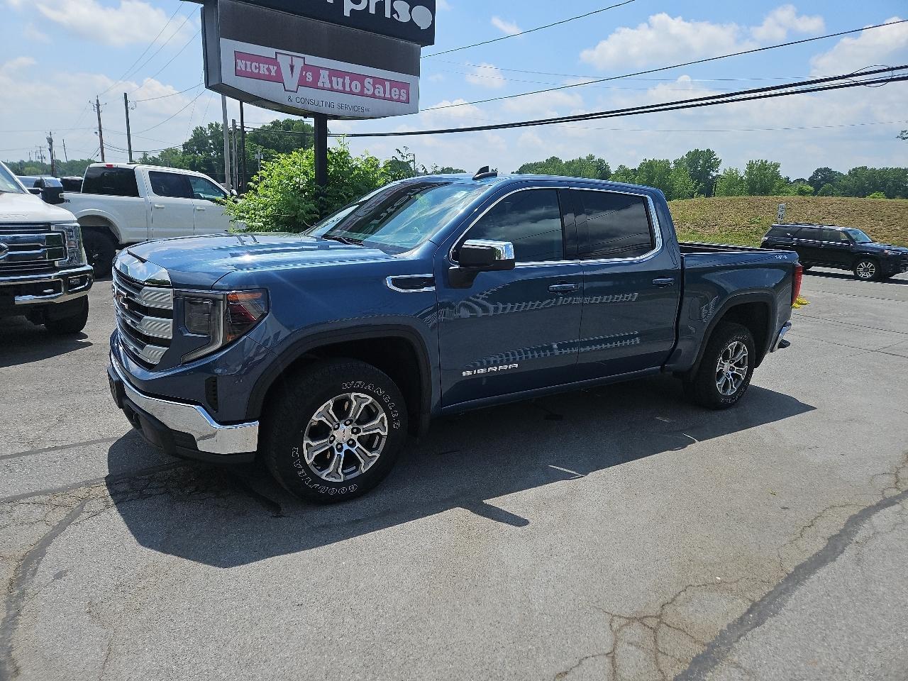 GMC Sierra 1500 4WD Crew Cab 147" SLE 2024