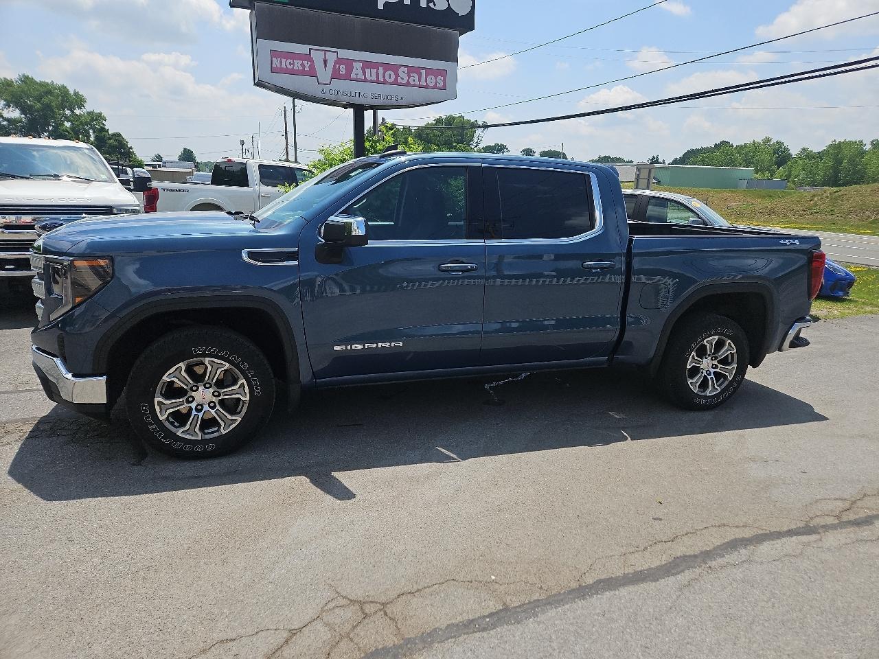 GMC Sierra 1500 4WD Crew Cab 147" SLE 2024