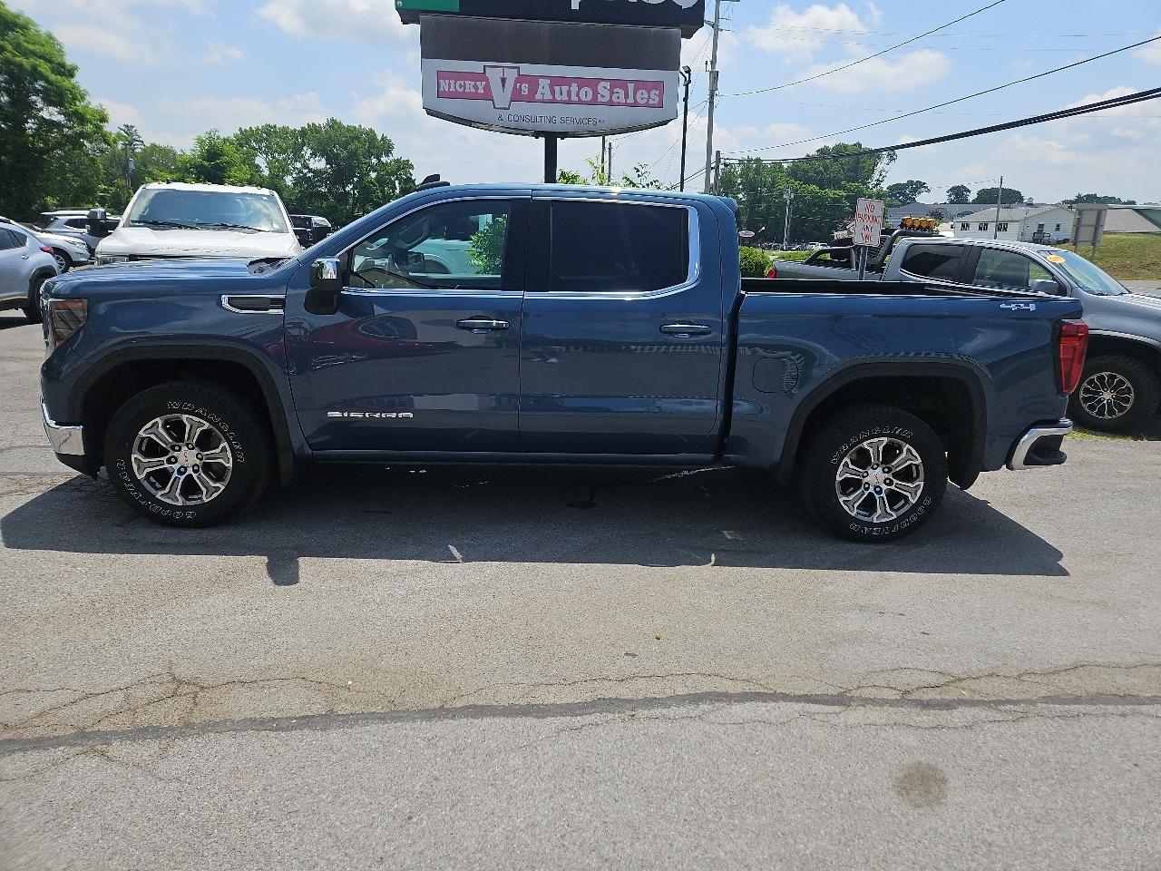 GMC Sierra 1500 4WD Crew Cab 147" SLE 2024