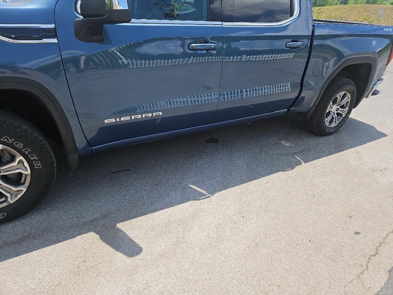 GMC Sierra 1500 4WD Crew Cab 147" SLE 2024