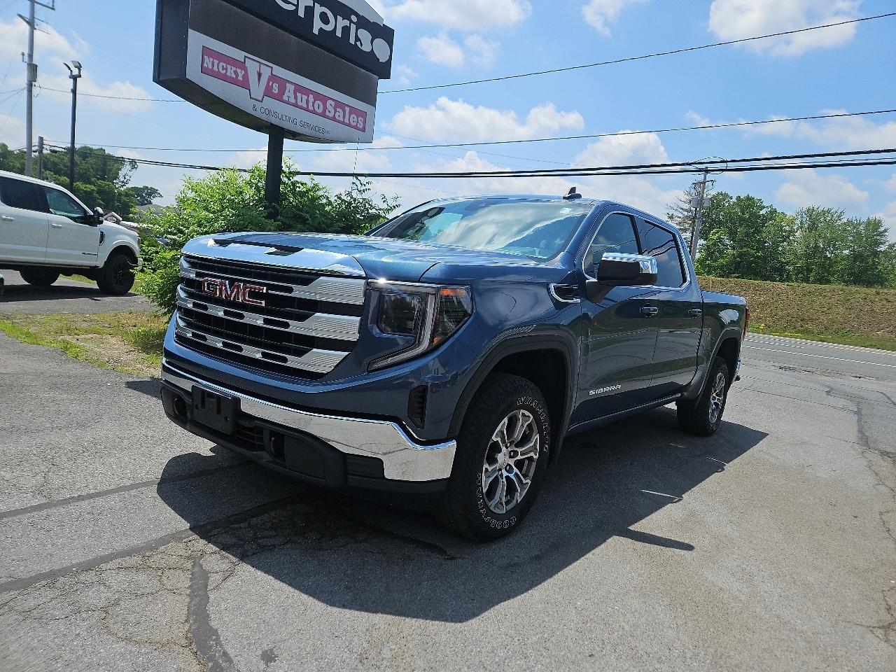 GMC Sierra 1500 4WD Crew Cab 147" SLE 2024