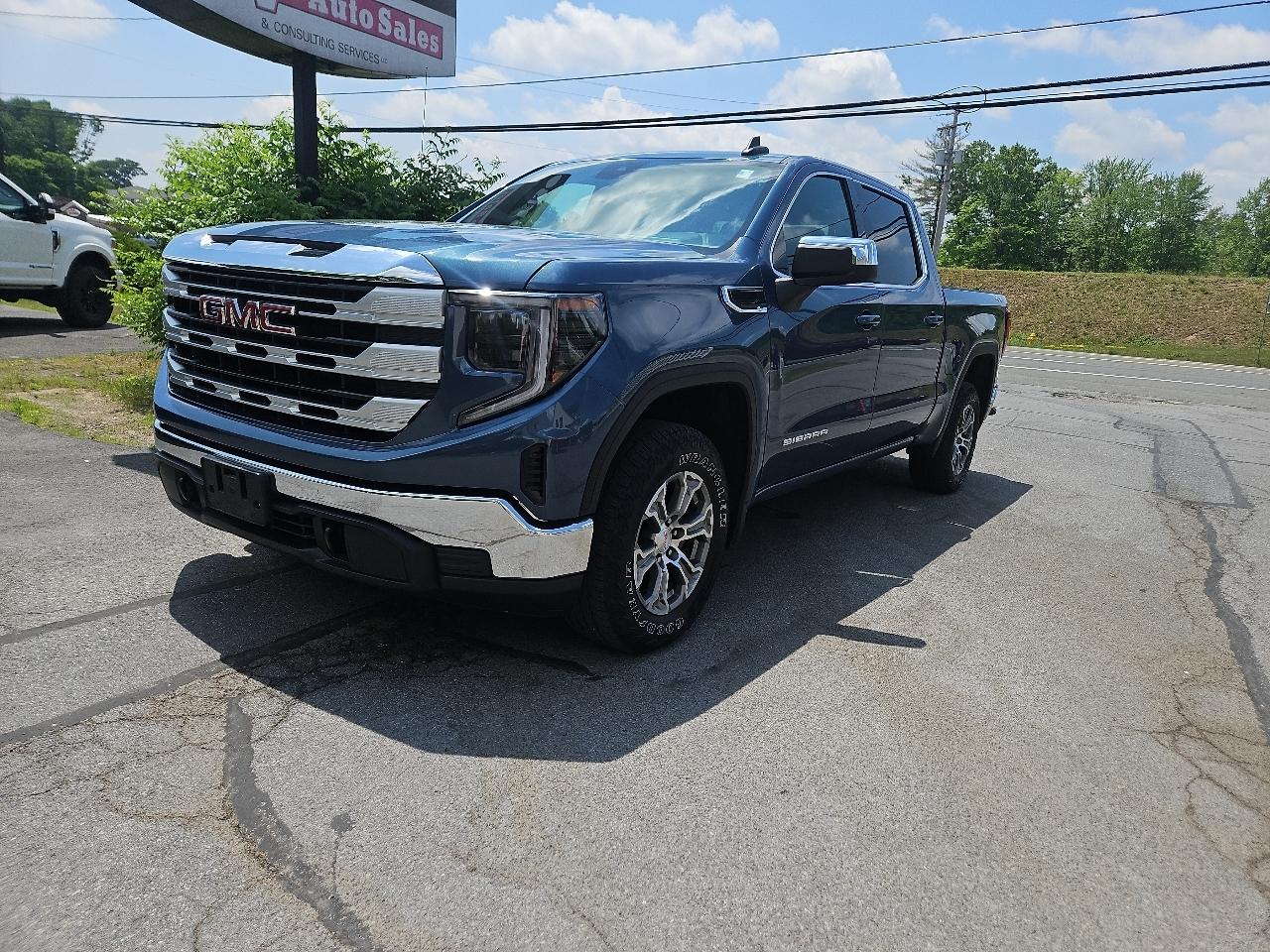 GMC Sierra 1500 4WD Crew Cab 147" SLE 2024