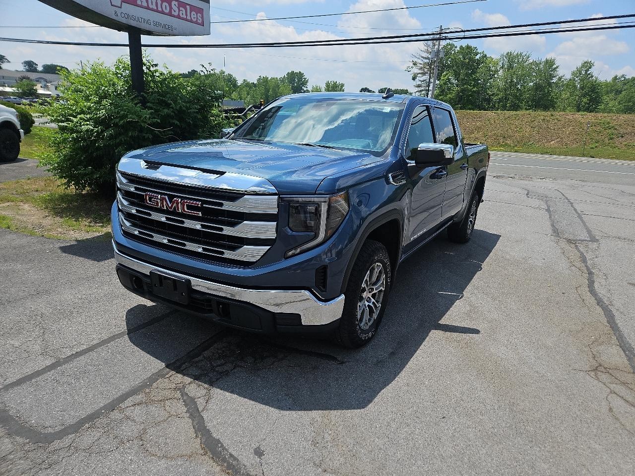 GMC Sierra 1500 4WD Crew Cab 147" SLE 2024