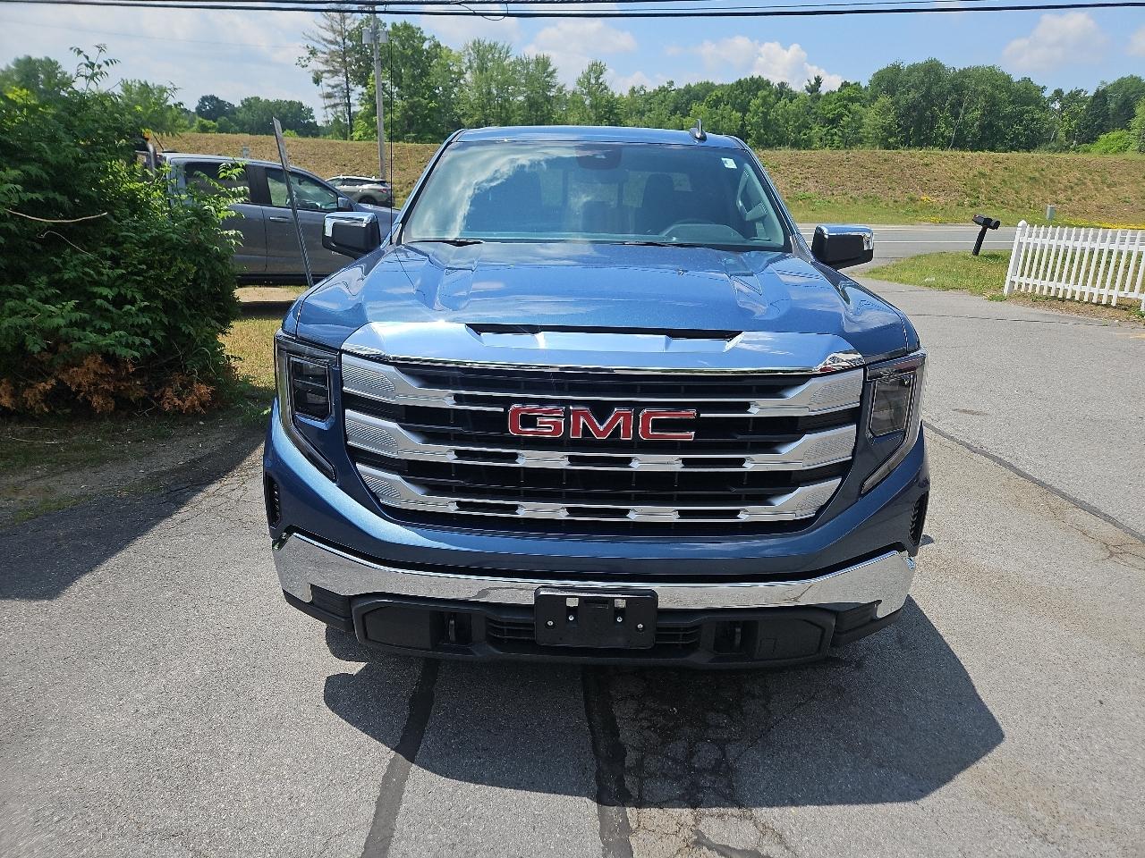 GMC Sierra 1500 4WD Crew Cab 147" SLE 2024