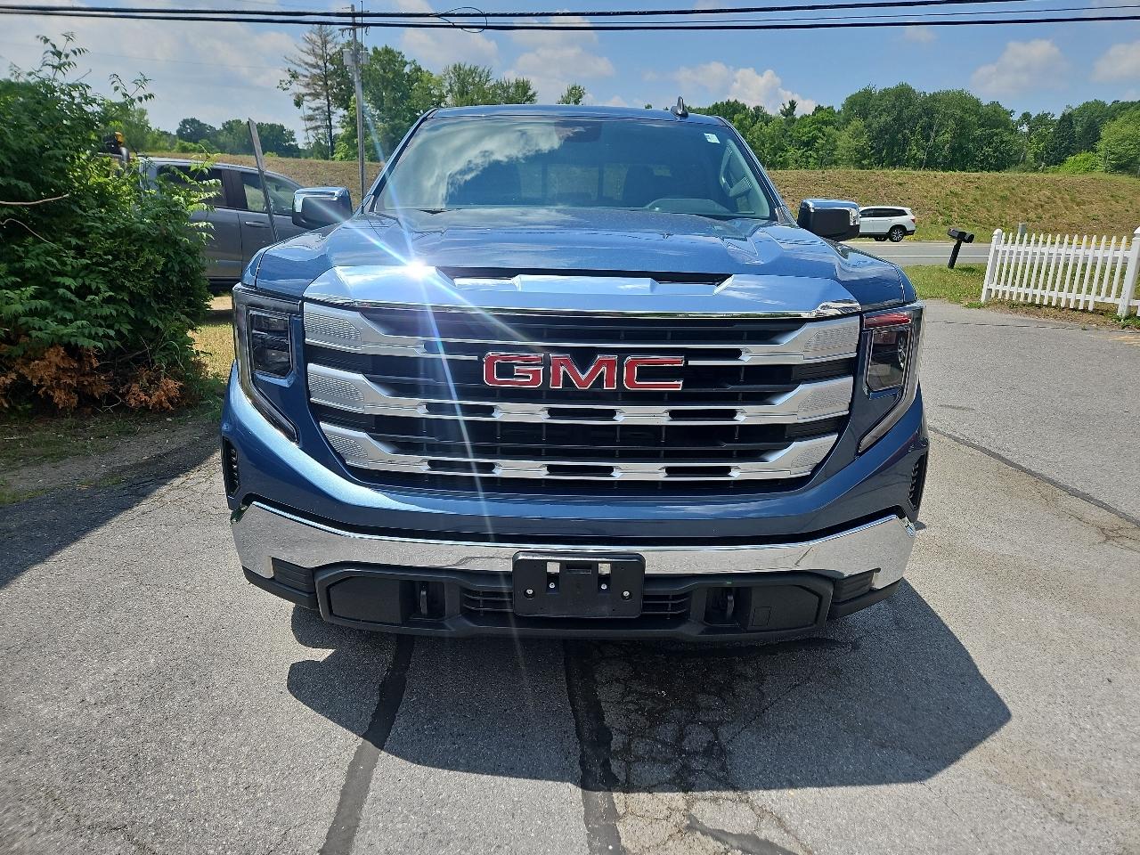 GMC Sierra 1500 4WD Crew Cab 147" SLE 2024