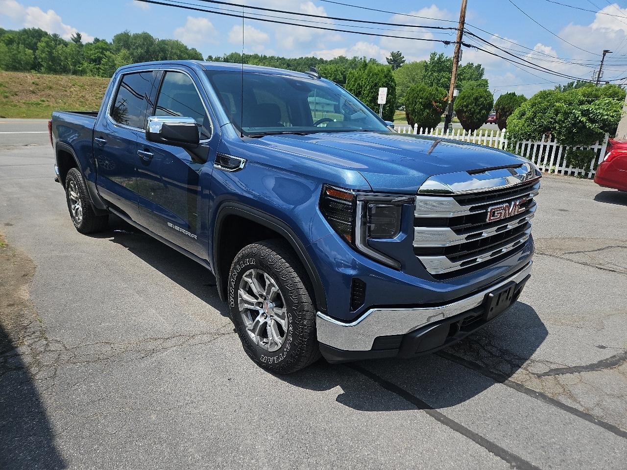 GMC Sierra 1500 4WD Crew Cab 147" SLE 2024
