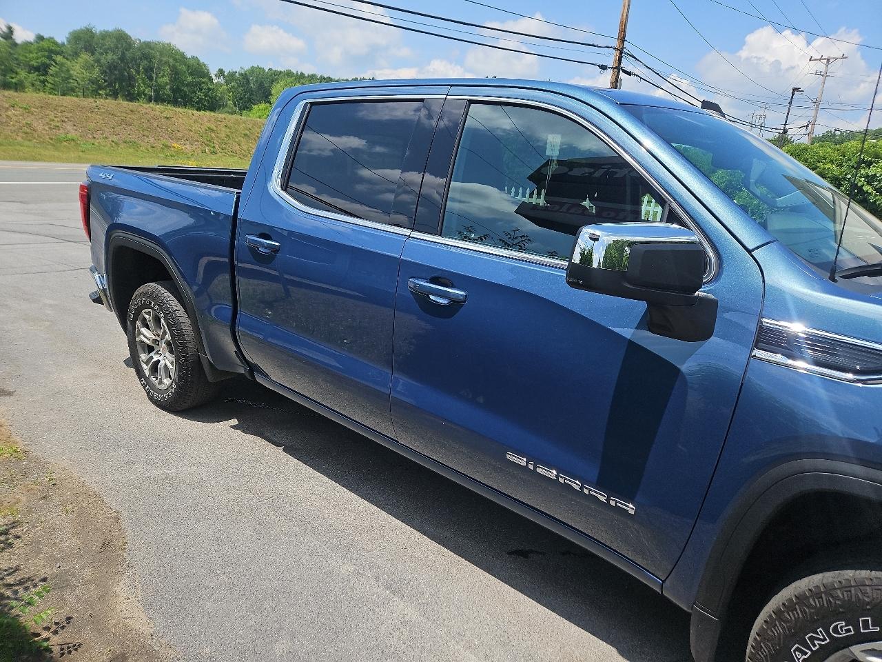 GMC Sierra 1500 4WD Crew Cab 147" SLE 2024
