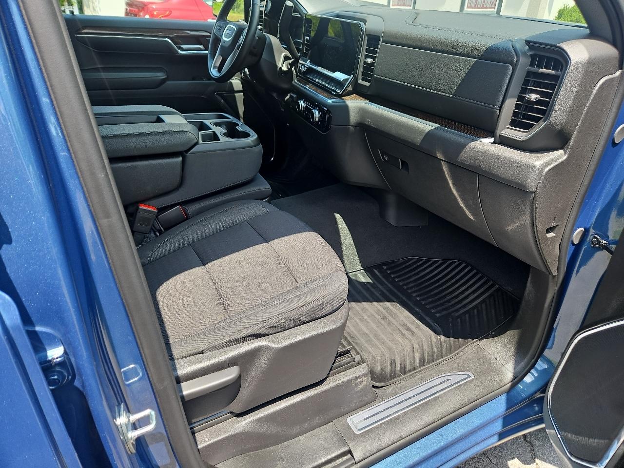 GMC Sierra 1500 4WD Crew Cab 147" SLE 2024