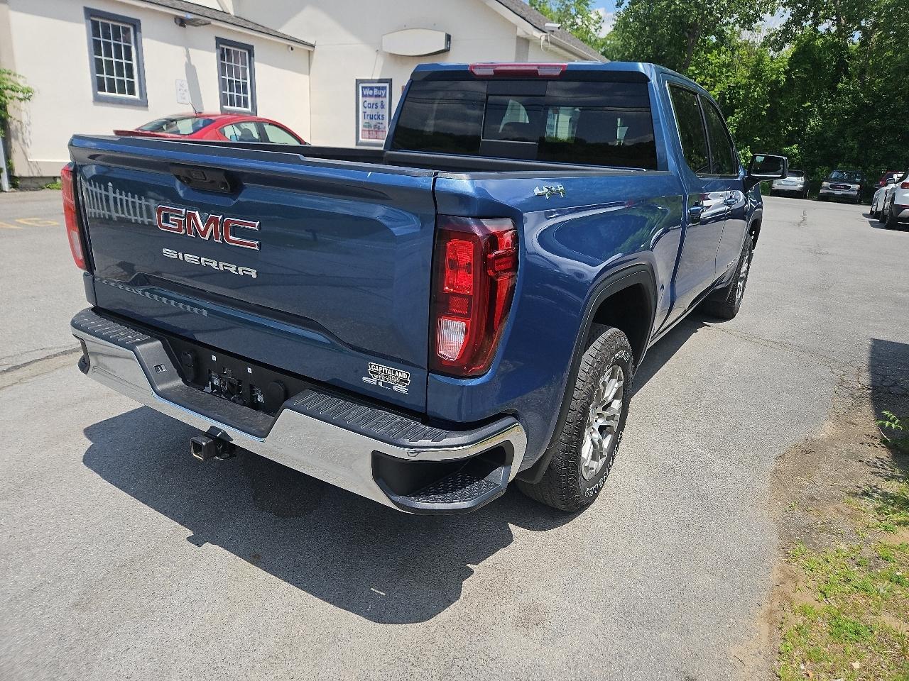 GMC Sierra 1500 4WD Crew Cab 147" SLE 2024