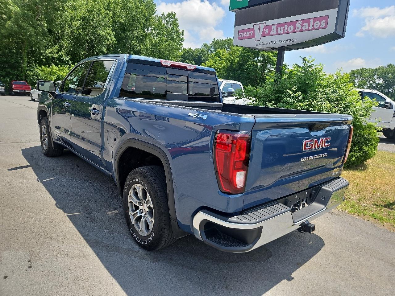 GMC Sierra 1500 4WD Crew Cab 147" SLE 2024