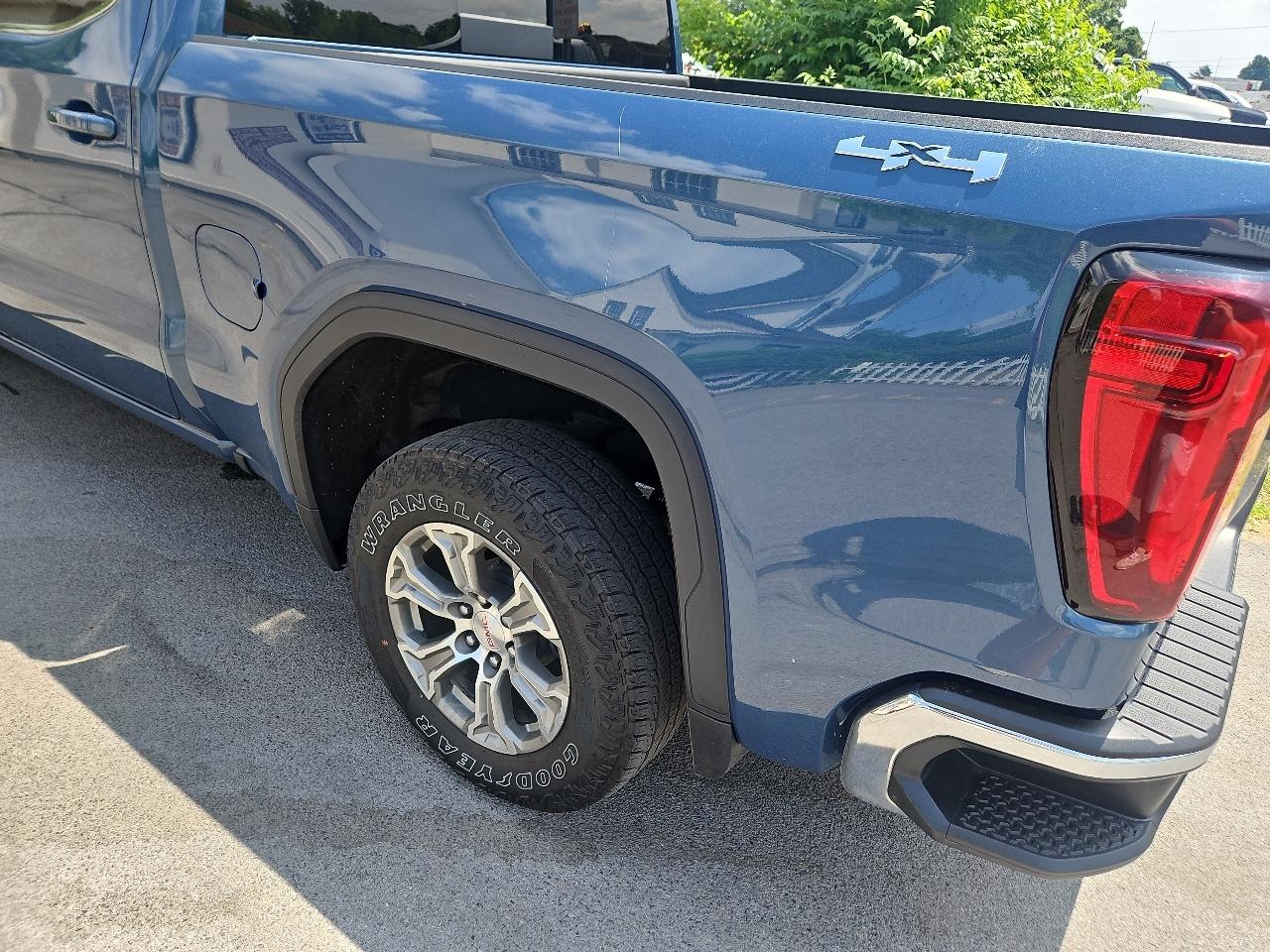 GMC Sierra 1500 4WD Crew Cab 147" SLE 2024