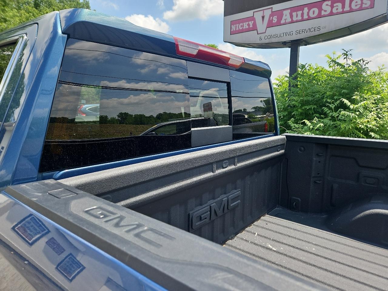 GMC Sierra 1500 4WD Crew Cab 147" SLE 2024