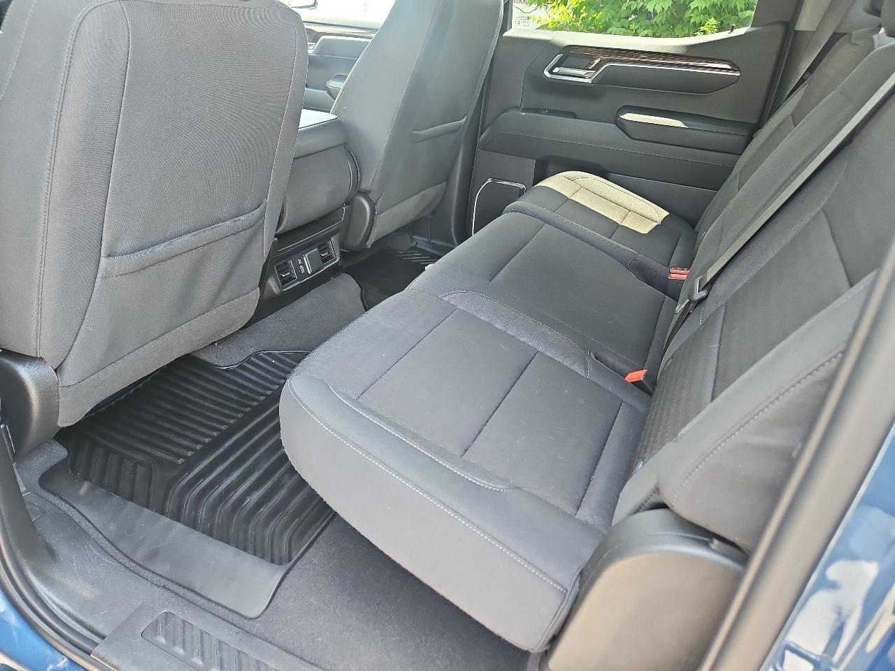 GMC Sierra 1500 4WD Crew Cab 147" SLE 2024