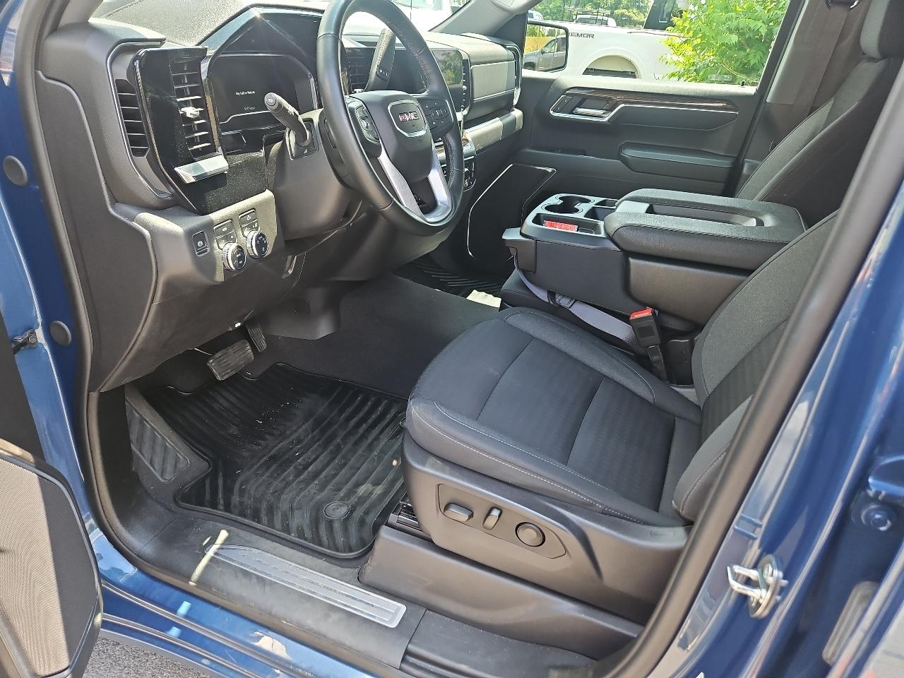 GMC Sierra 1500 4WD Crew Cab 147" SLE 2024