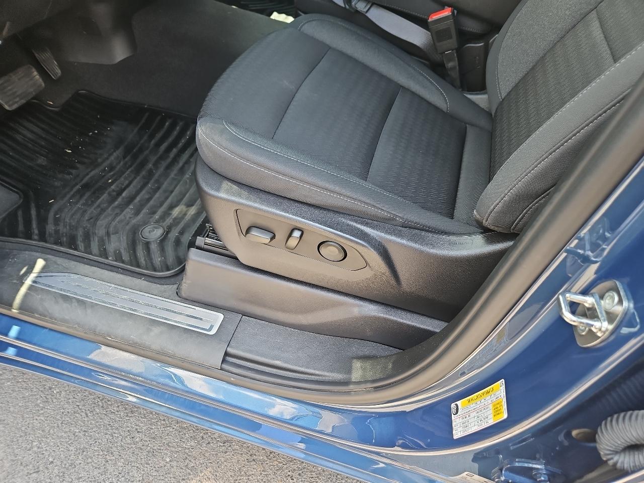 GMC Sierra 1500 4WD Crew Cab 147" SLE 2024