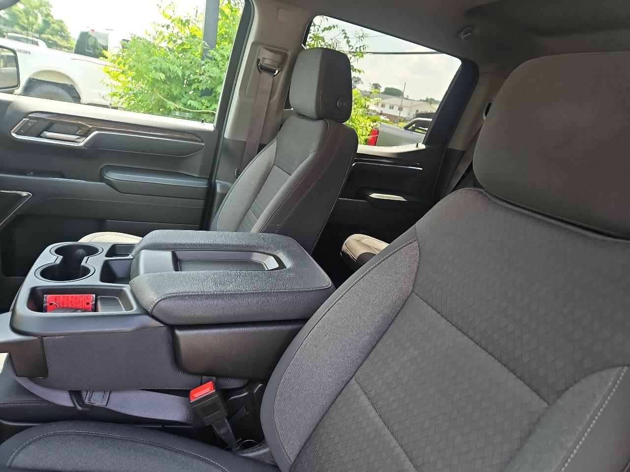GMC Sierra 1500 4WD Crew Cab 147" SLE 2024