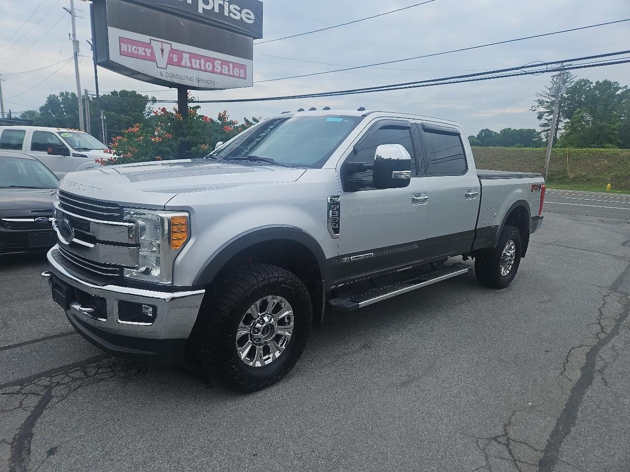 Ford Super Duty F-350 SRW Lariat 4WD Crew Cab 6.75' Box 2017