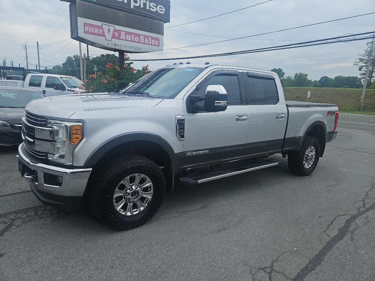 Ford Super Duty F-350 SRW Lariat 4WD Crew Cab 6.75' Box 2017
