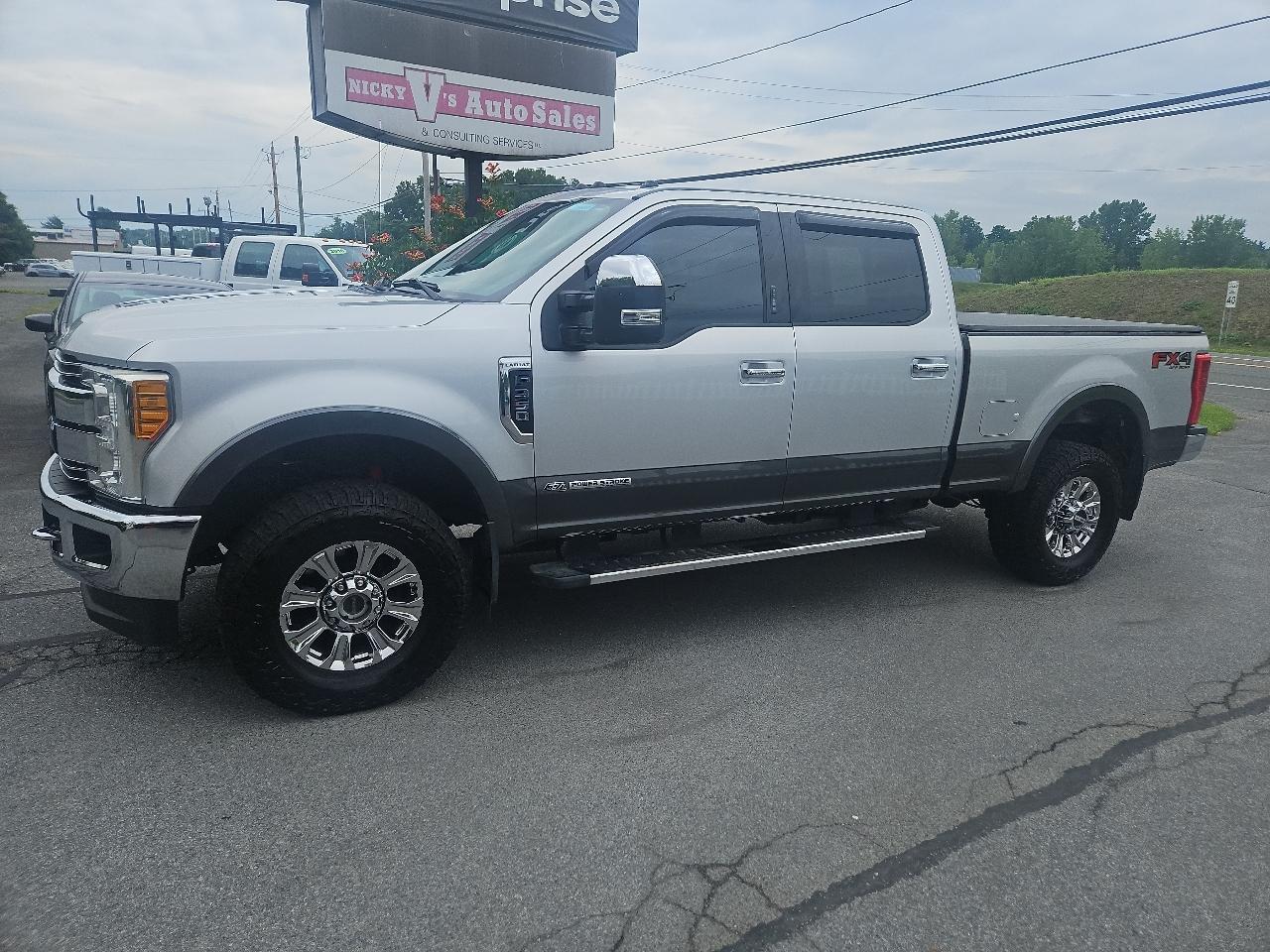 Ford Super Duty F-350 SRW Lariat 4WD Crew Cab 6.75' Box 2017