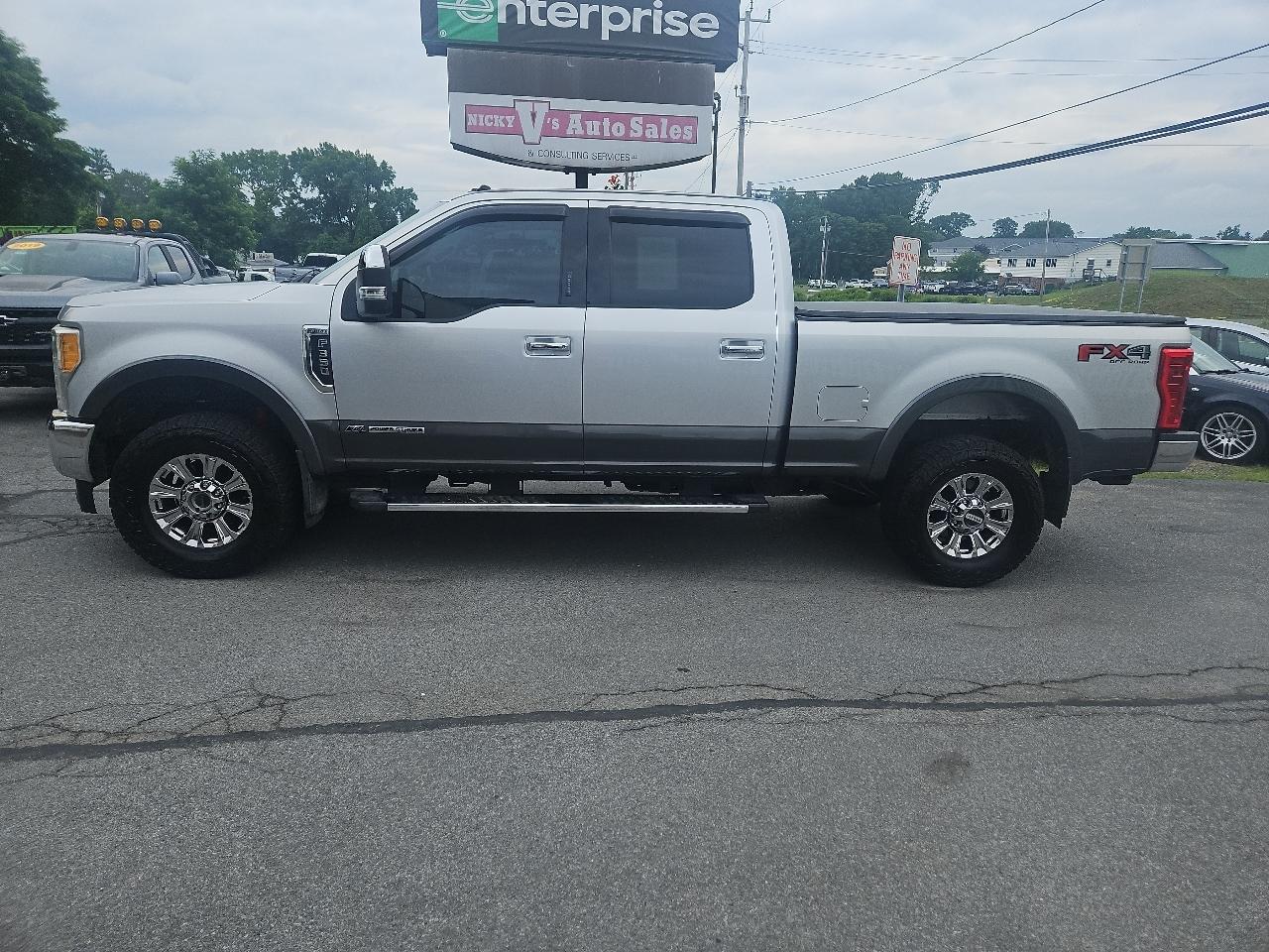 Ford Super Duty F-350 SRW Lariat 4WD Crew Cab 6.75' Box 2017