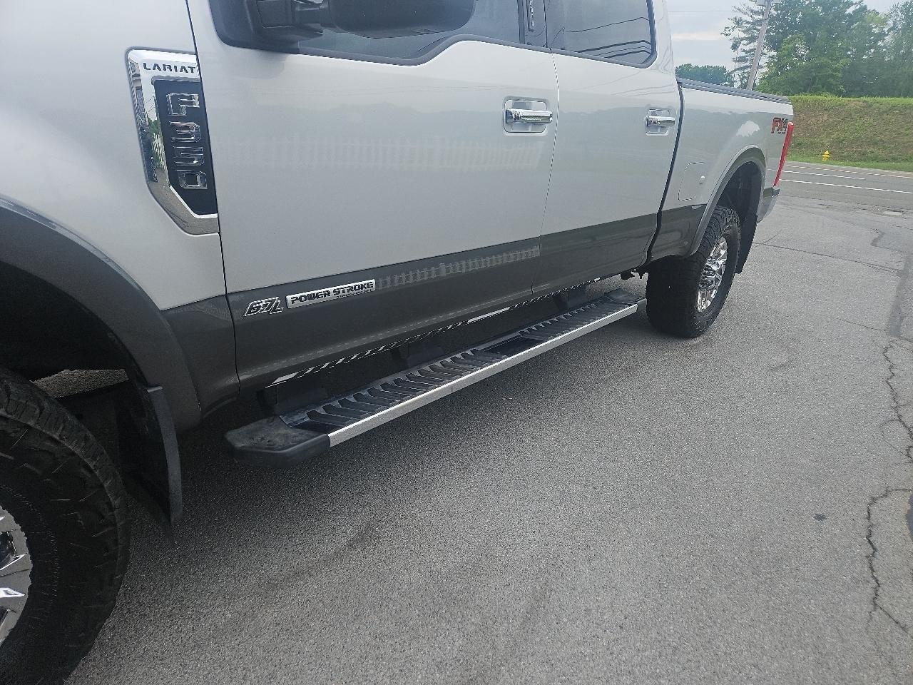 Ford Super Duty F-350 SRW Lariat 4WD Crew Cab 6.75' Box 2017