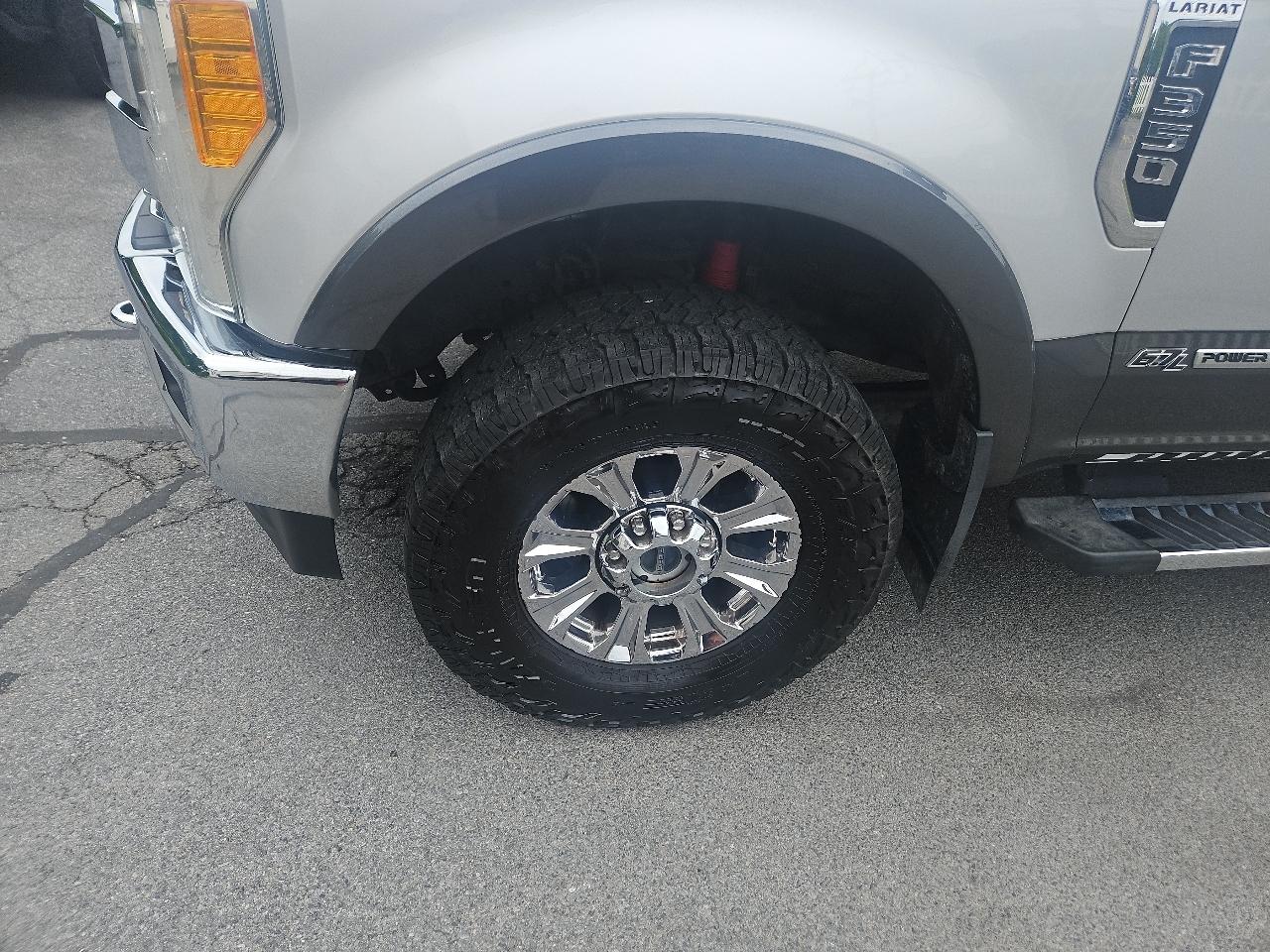 Ford Super Duty F-350 SRW Lariat 4WD Crew Cab 6.75' Box 2017