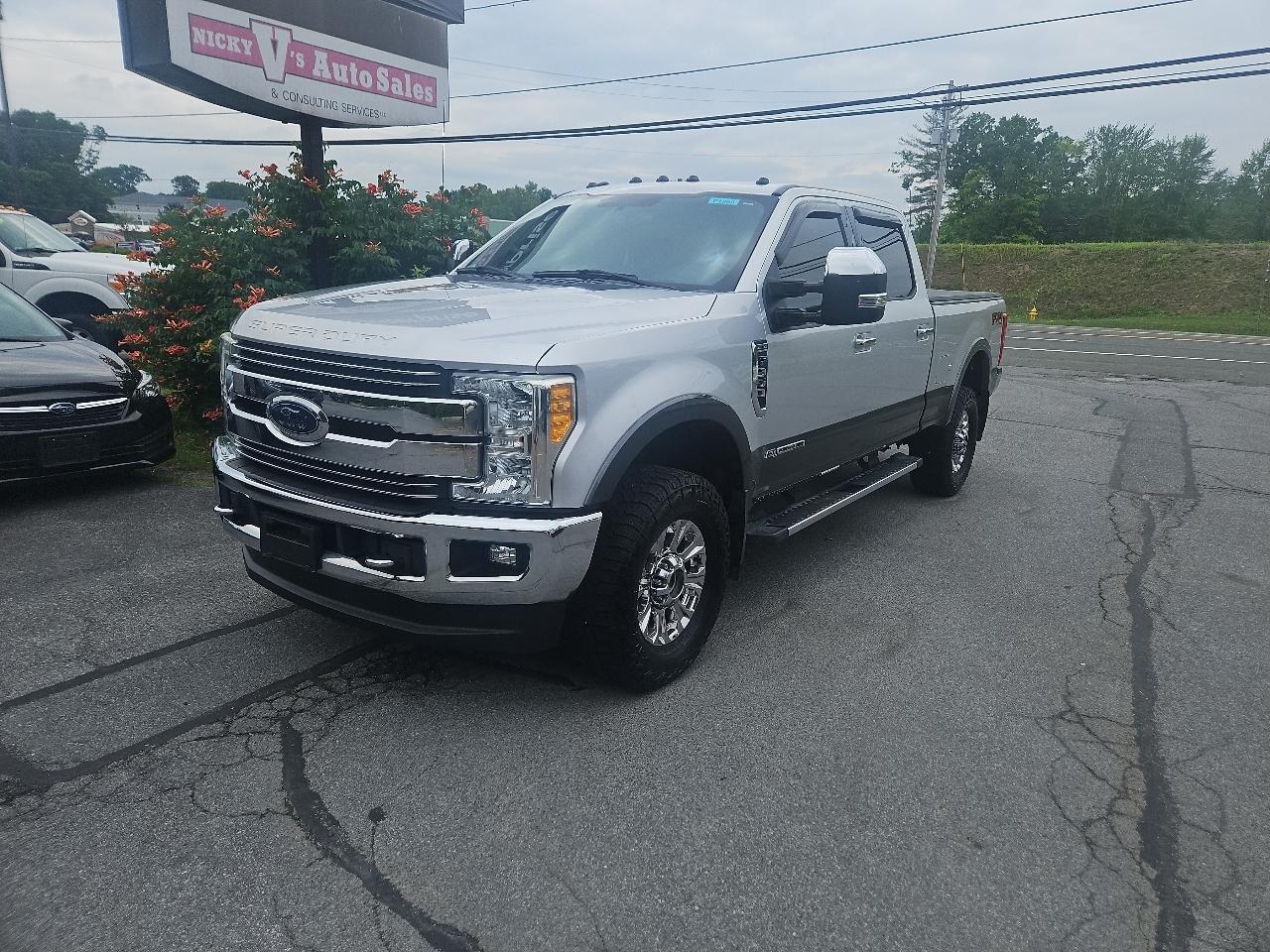 Ford Super Duty F-350 SRW Lariat 4WD Crew Cab 6.75' Box 2017