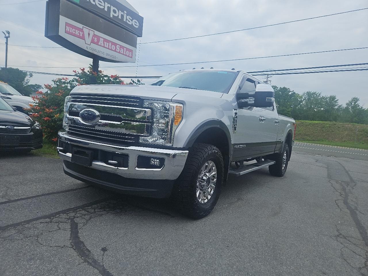 Ford Super Duty F-350 SRW Lariat 4WD Crew Cab 6.75' Box 2017