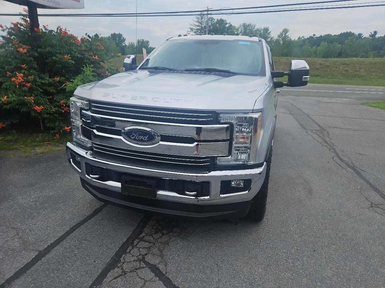 Ford Super Duty F-350 SRW Lariat 4WD Crew Cab 6.75' Box 2017