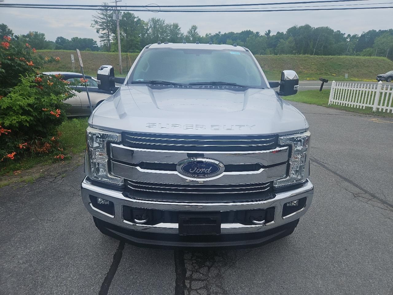 Ford Super Duty F-350 SRW Lariat 4WD Crew Cab 6.75' Box 2017