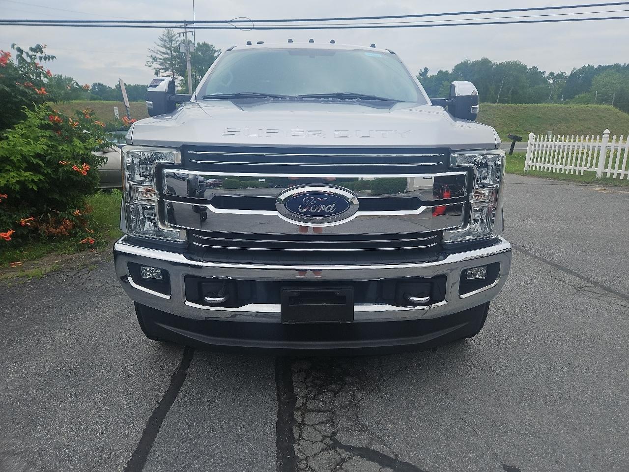 Ford Super Duty F-350 SRW Lariat 4WD Crew Cab 6.75' Box 2017