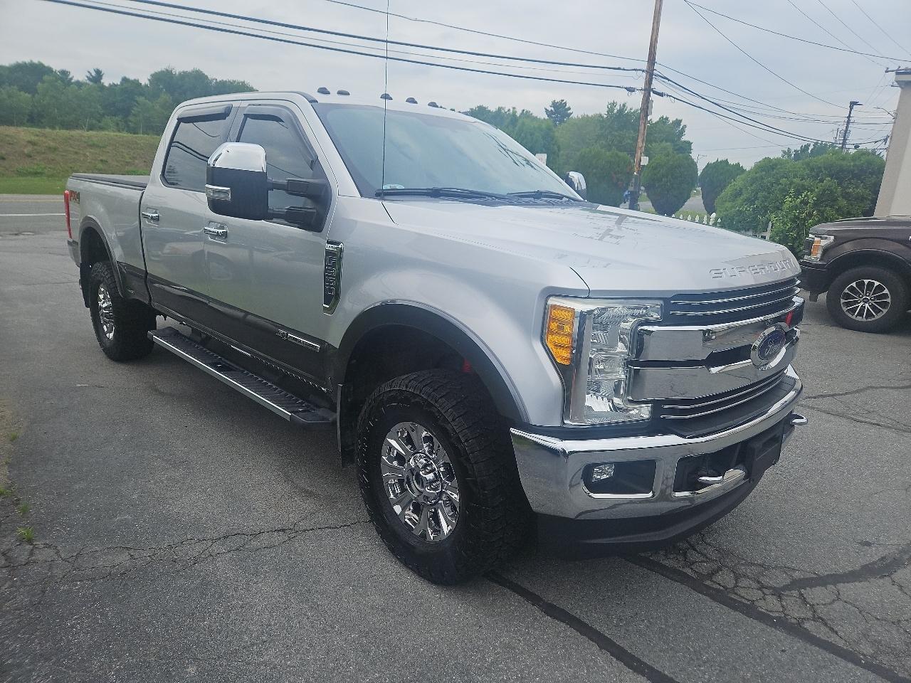 Ford Super Duty F-350 SRW Lariat 4WD Crew Cab 6.75' Box 2017