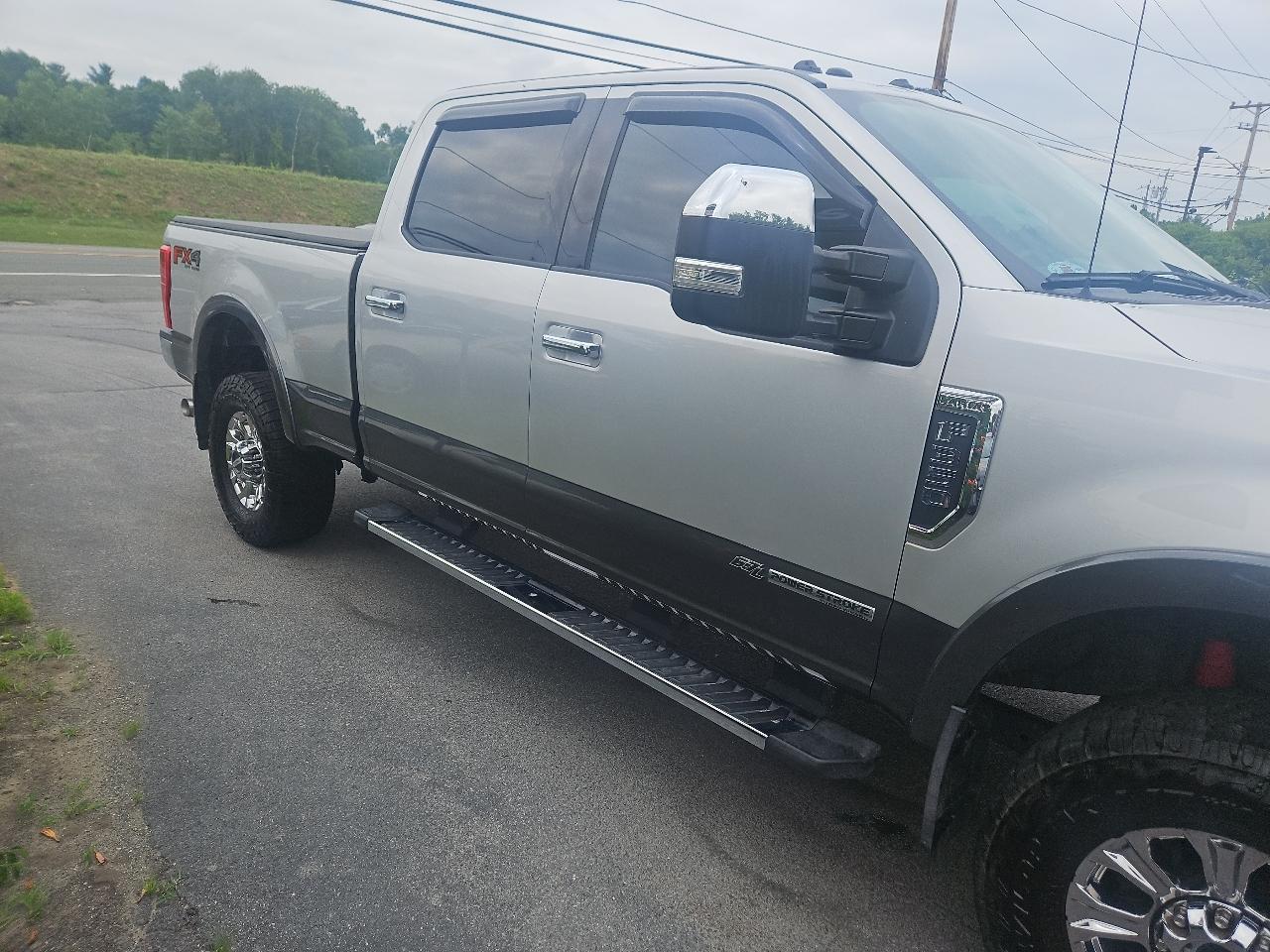 Ford Super Duty F-350 SRW Lariat 4WD Crew Cab 6.75' Box 2017