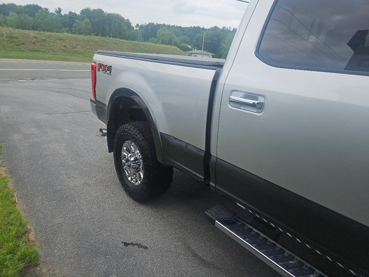 Ford Super Duty F-350 SRW Lariat 4WD Crew Cab 6.75' Box 2017