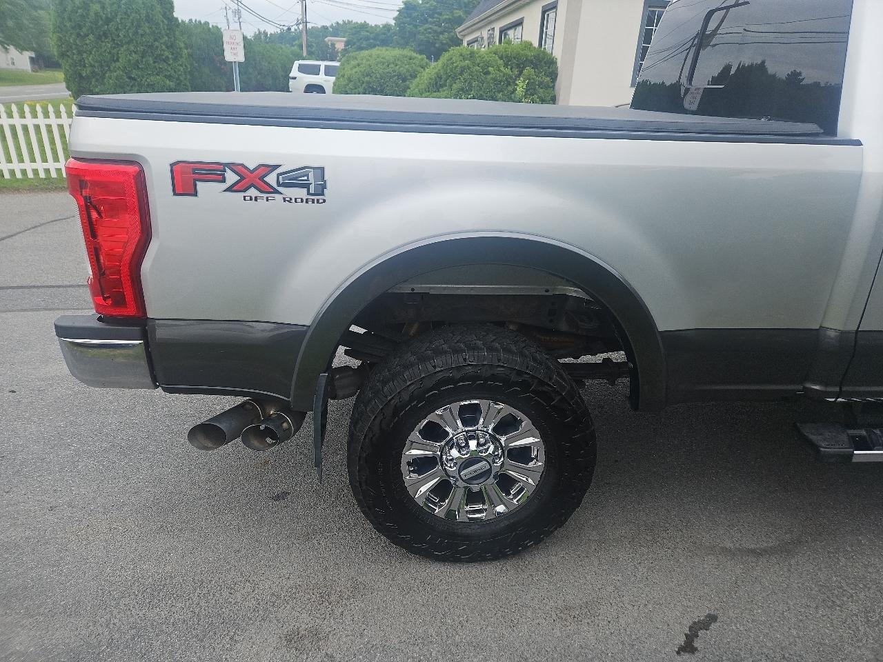 Ford Super Duty F-350 SRW Lariat 4WD Crew Cab 6.75' Box 2017