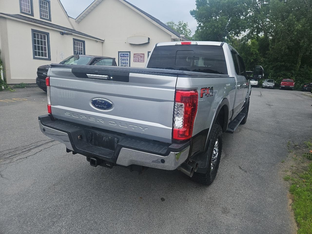 Ford Super Duty F-350 SRW Lariat 4WD Crew Cab 6.75' Box 2017