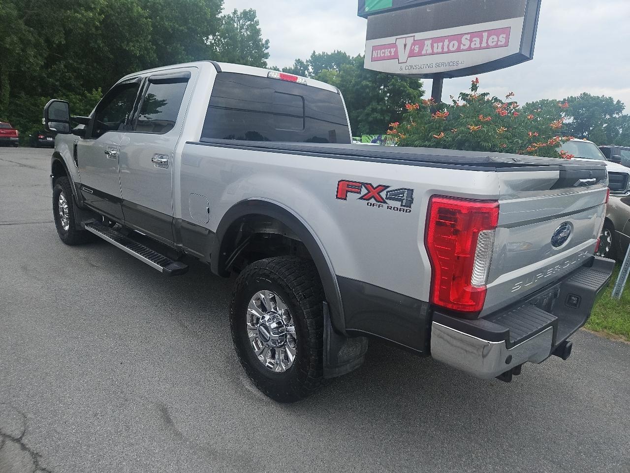 Ford Super Duty F-350 SRW Lariat 4WD Crew Cab 6.75' Box 2017