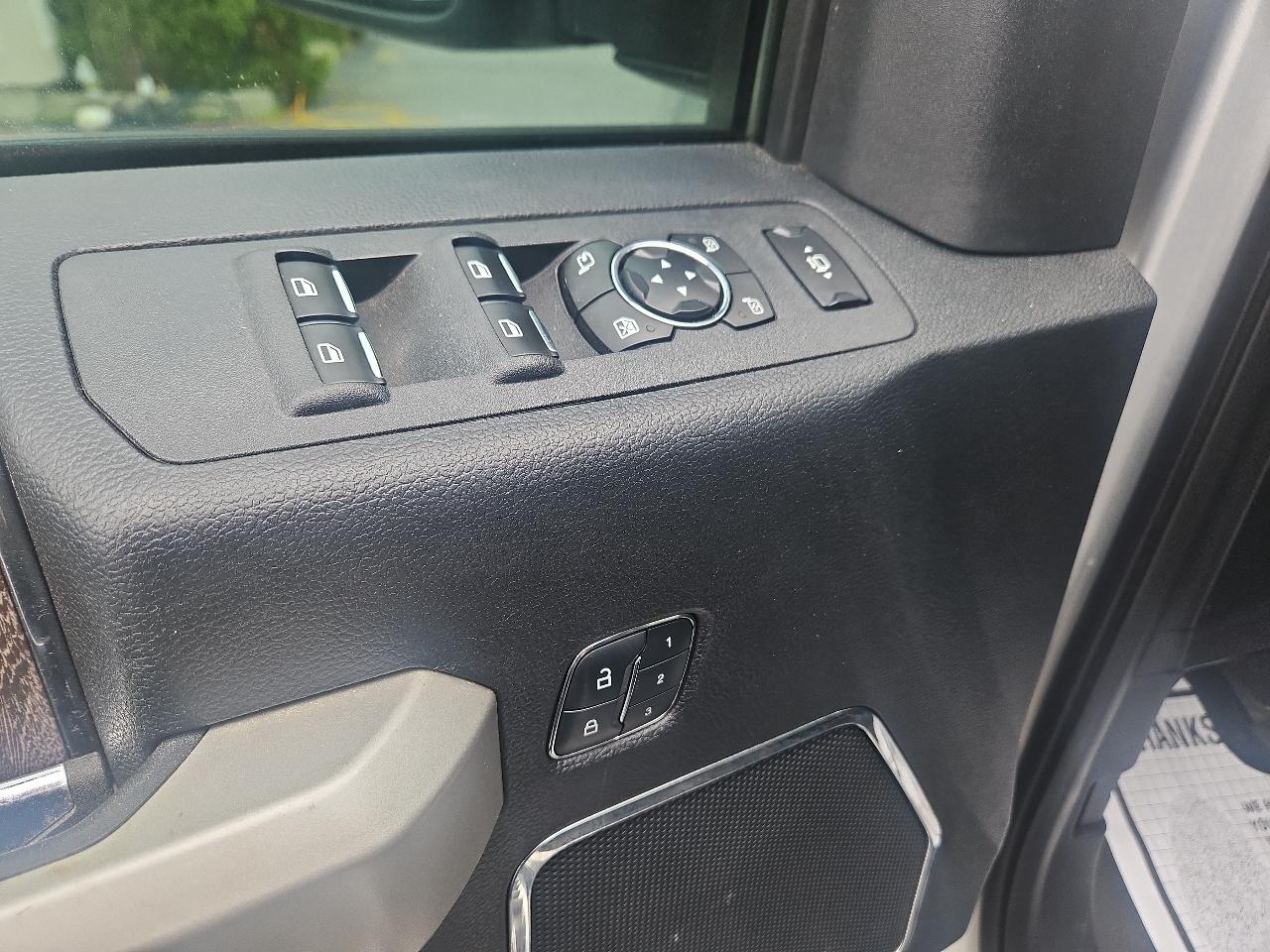 Ford Super Duty F-350 SRW Lariat 4WD Crew Cab 6.75' Box 2017
