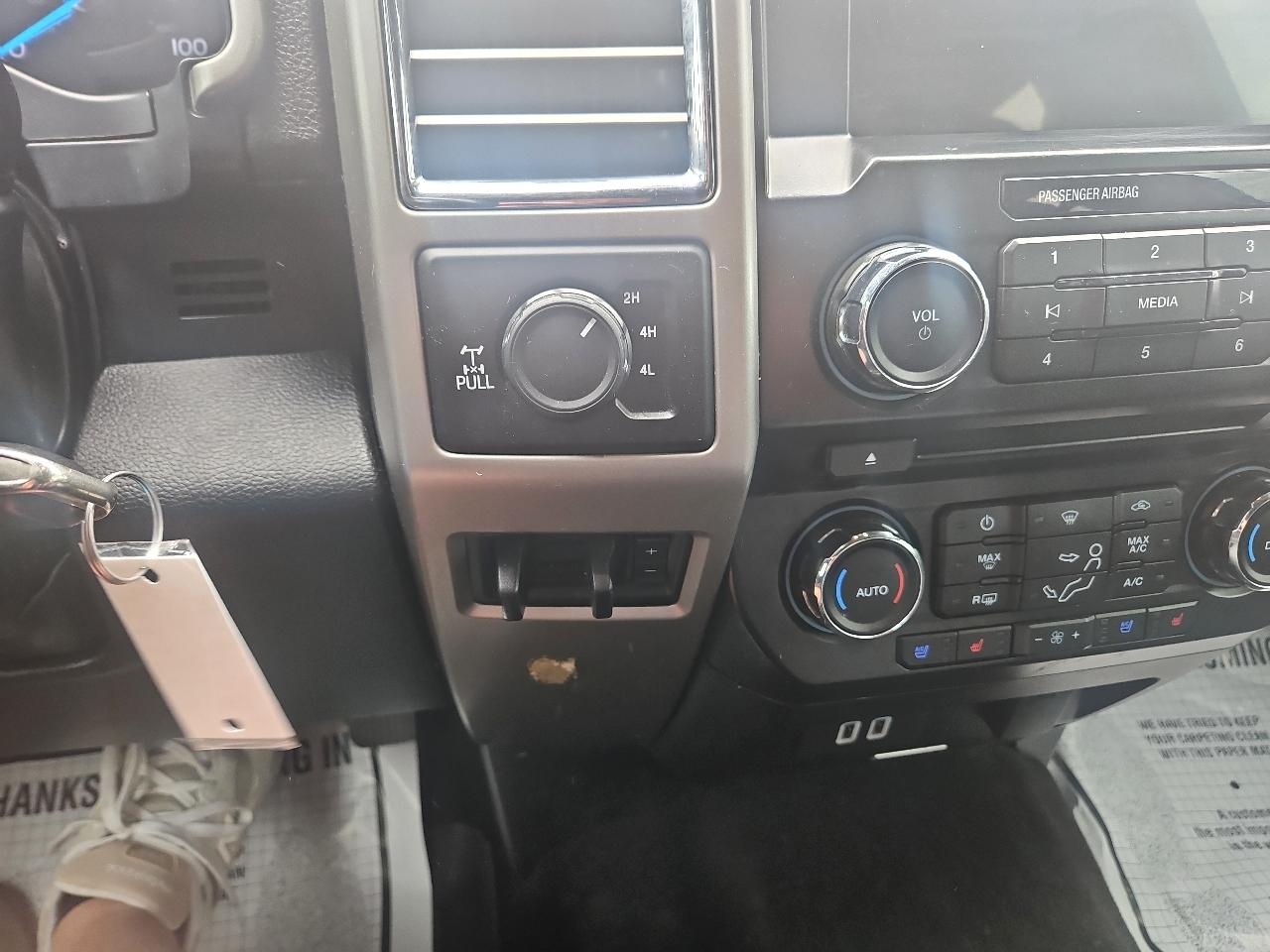 Ford Super Duty F-350 SRW Lariat 4WD Crew Cab 6.75' Box 2017