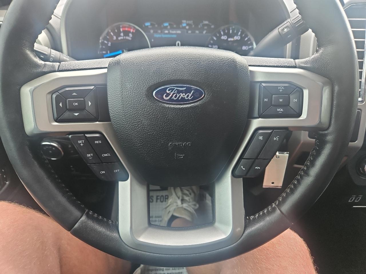 Ford Super Duty F-350 SRW Lariat 4WD Crew Cab 6.75' Box 2017