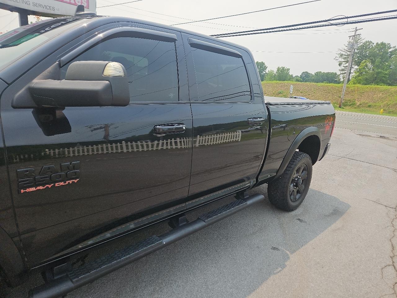RAM 2500 Big Horn 4x4 Crew Cab 6'4" Box 2017