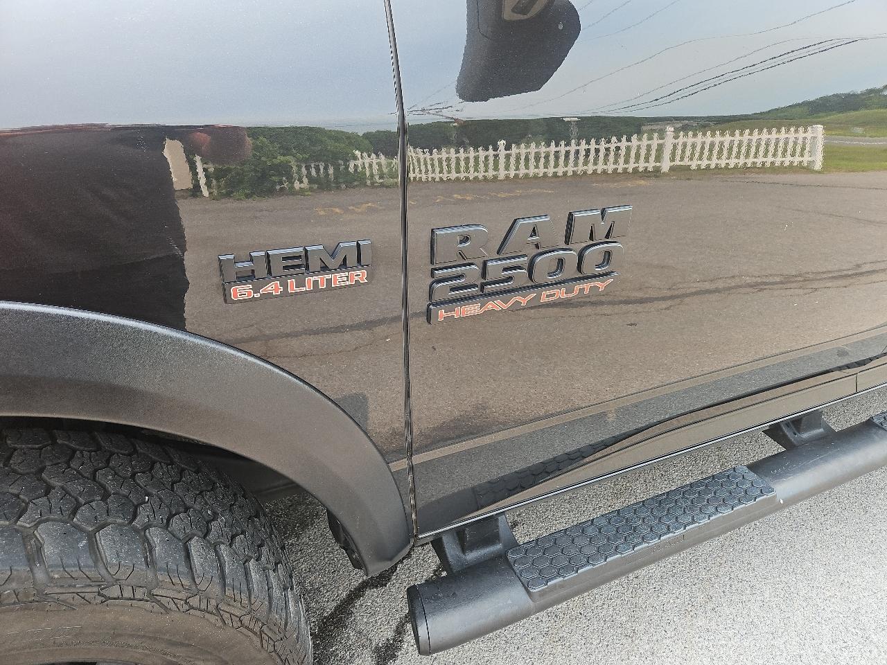 RAM 2500 Big Horn 4x4 Crew Cab 6'4" Box 2017