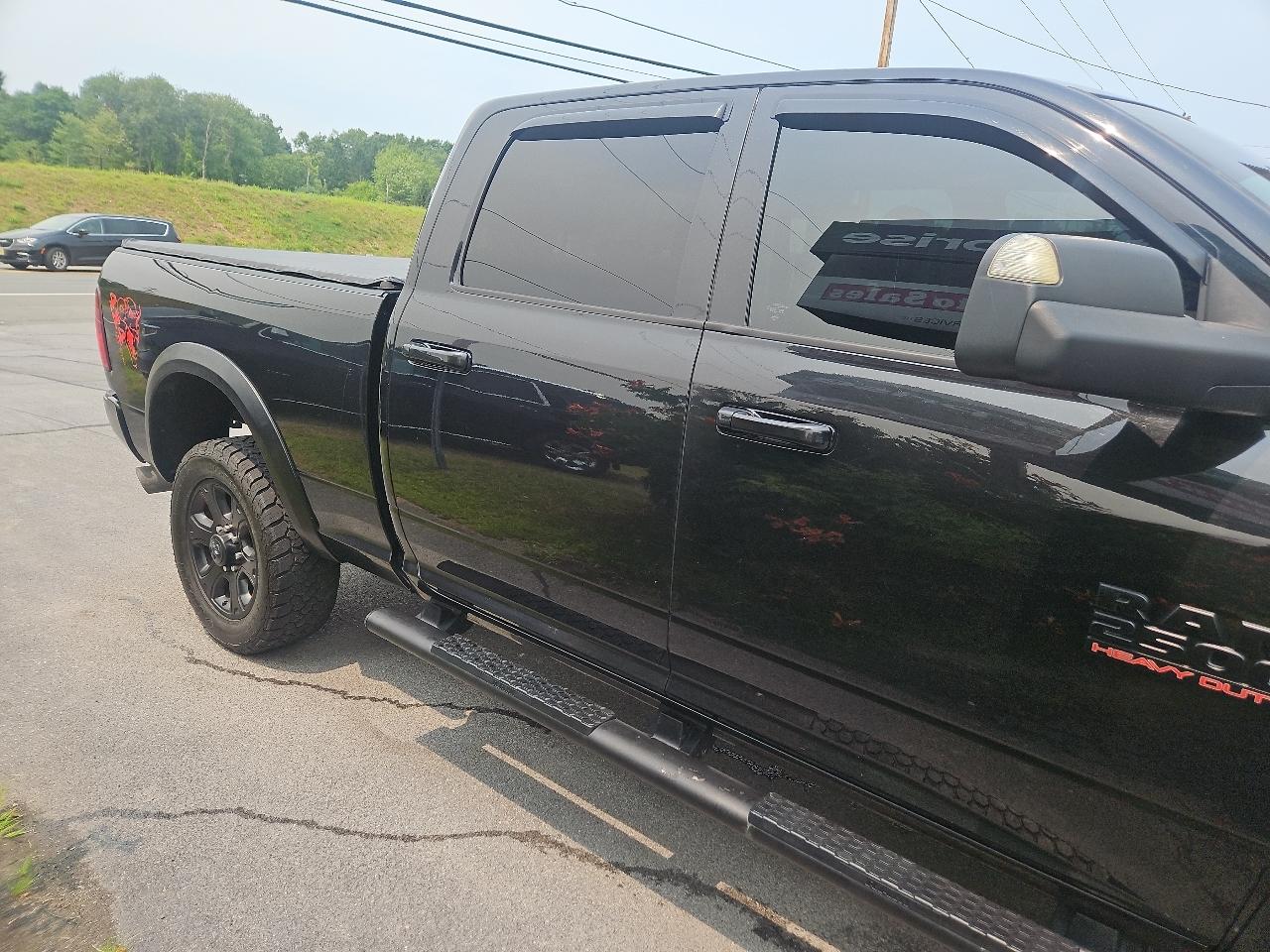 RAM 2500 Big Horn 4x4 Crew Cab 6'4" Box 2017