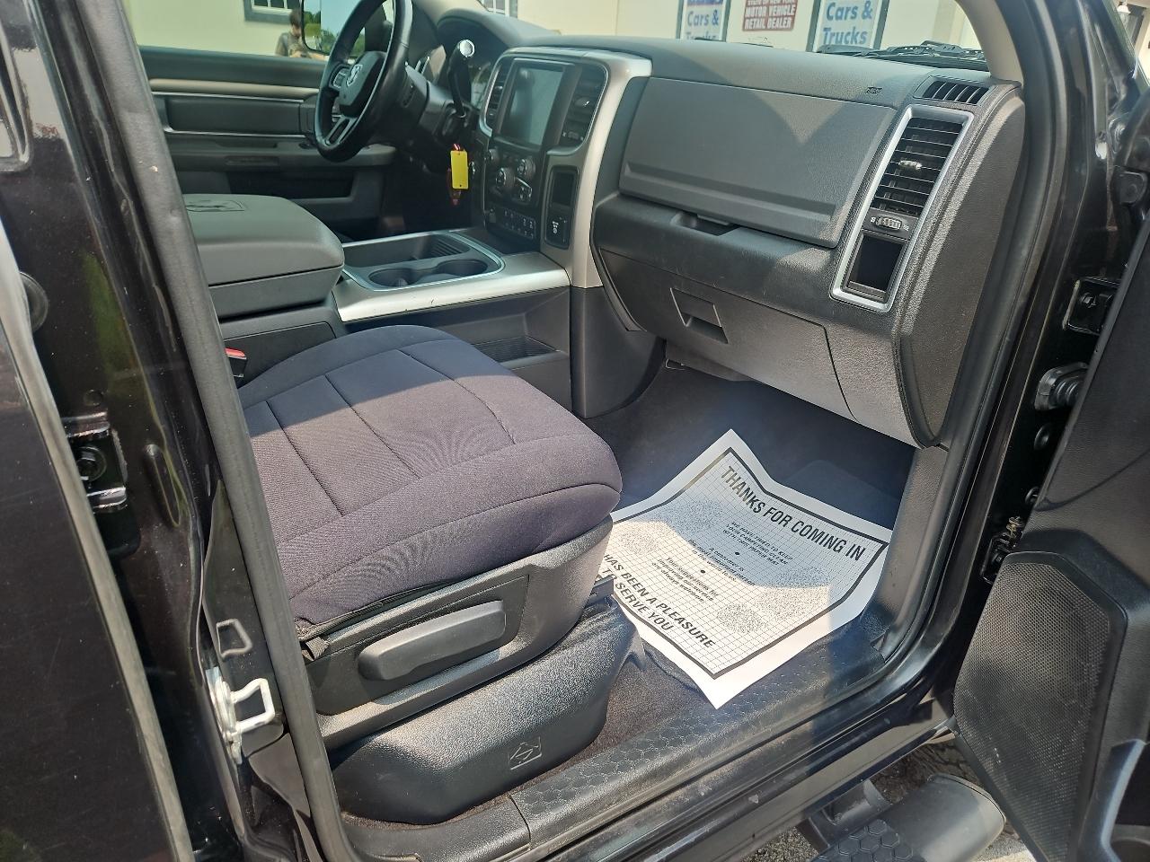 RAM 2500 Big Horn 4x4 Crew Cab 6'4" Box 2017