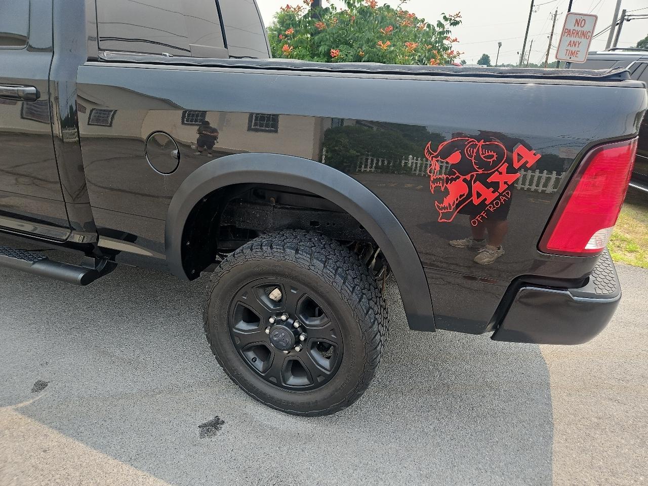 RAM 2500 Big Horn 4x4 Crew Cab 6'4" Box 2017