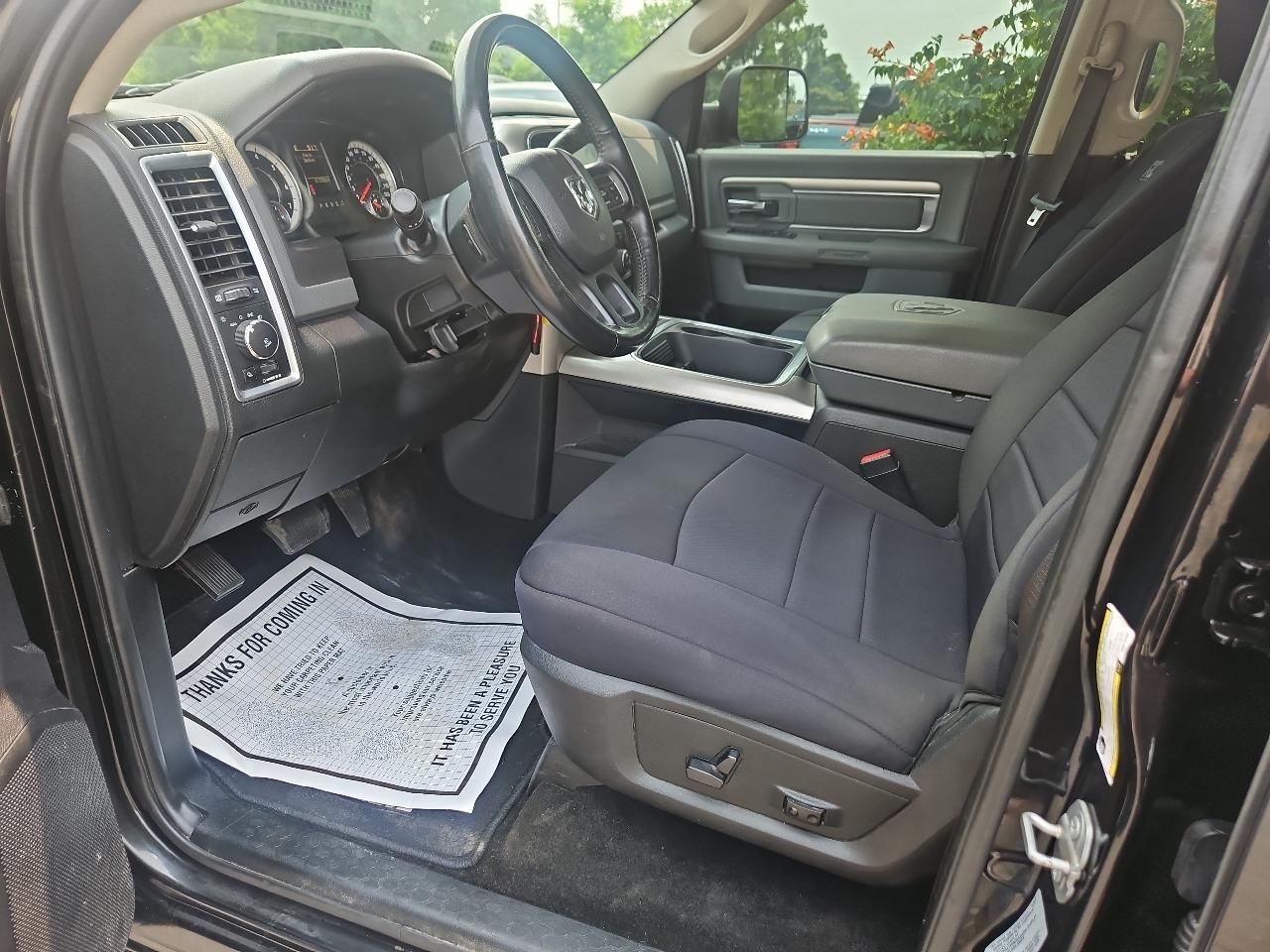 RAM 2500 Big Horn 4x4 Crew Cab 6'4" Box 2017